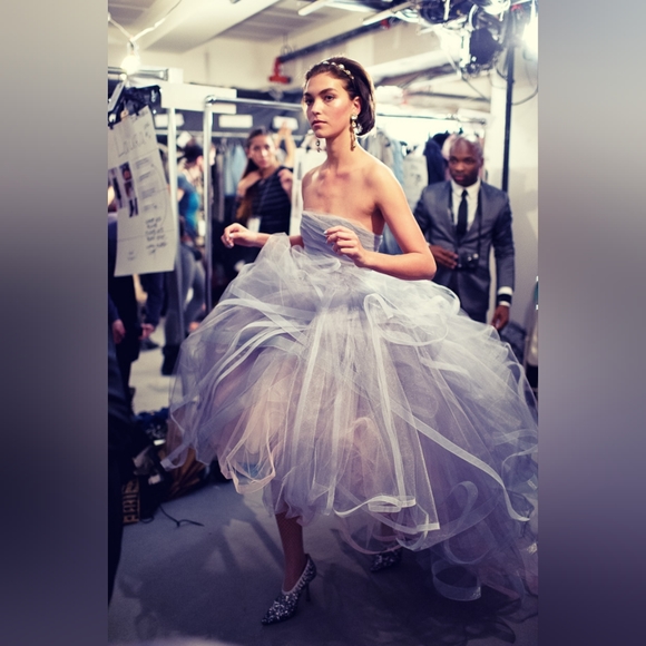 ◇$12,990 OSCAR DE LA RENTA CLOUD BLUE TULLE RUNWAY GOWN US 2 S - Picture 13 of 16